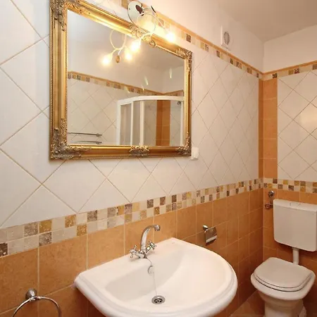 Renoviertes Steinhaus Mit Garten Und Pool Ideal Fuer Ein Erholsamen Urlaub 펜션 *