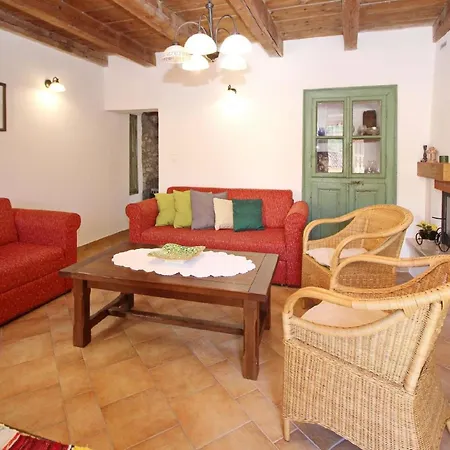 펜션 Renoviertes Steinhaus Mit Garten Und Pool Ideal Fuer Ein Erholsamen Urlaub *