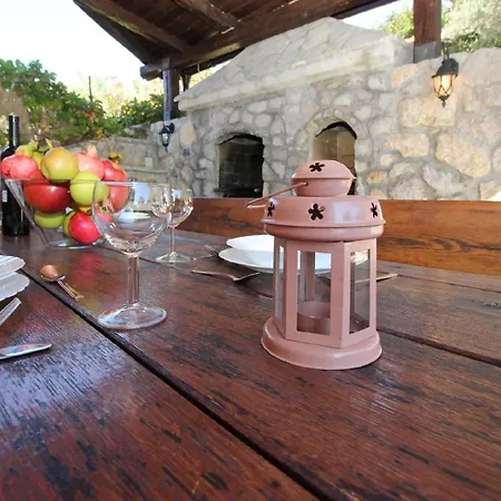 펜션 Renoviertes Steinhaus Mit Garten Und Pool Ideal Fuer Ein Erholsamen Urlaub *