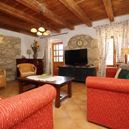 Renoviertes Steinhaus Mit Garten Und Pool Ideal Fuer Ein Erholsamen Urlaub Сasa de vacaciones Baška