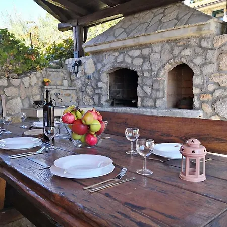 Renoviertes Steinhaus Mit Garten Und Pool Ideal Fuer Ein Erholsamen Urlaub *